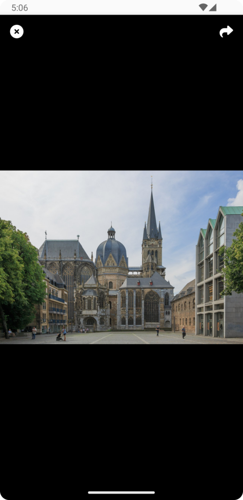 Screenshot of a picture in fullscreen and black background